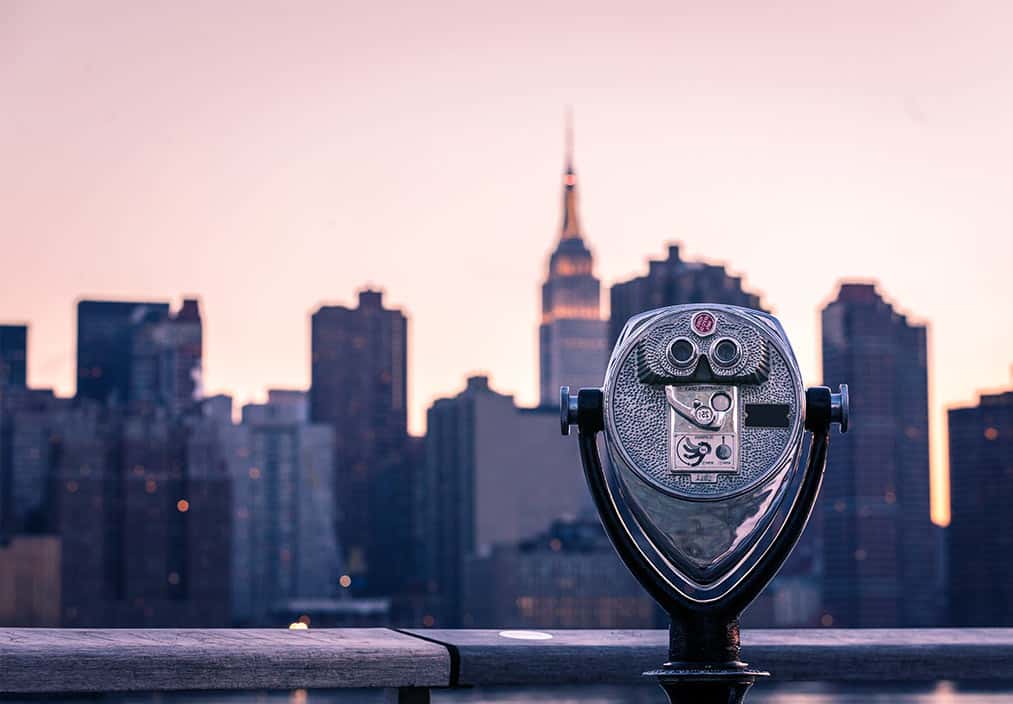 tourist viewing machine in new york