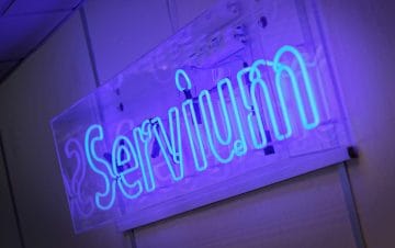 neon servium sign